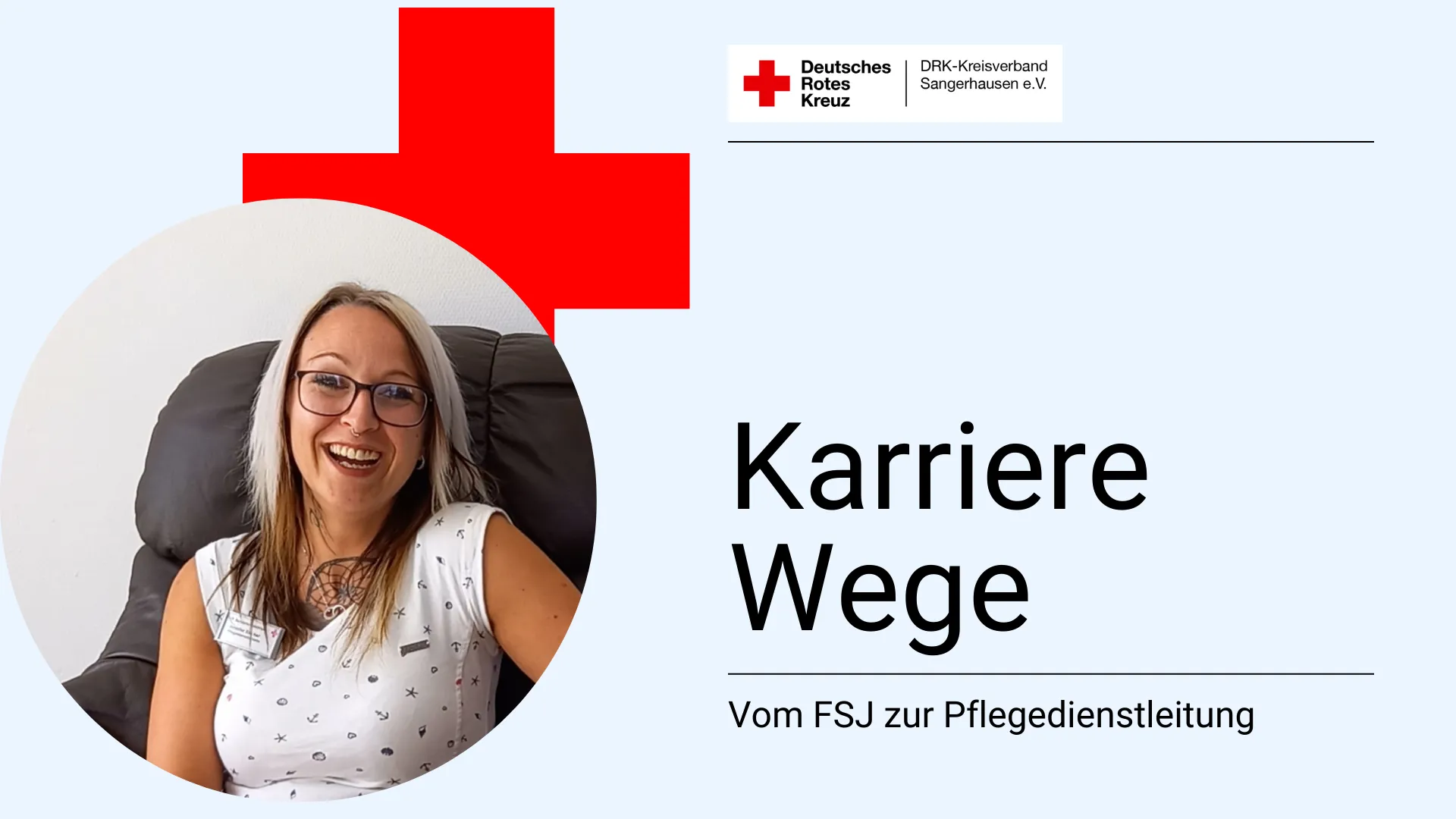 Zu Youtube Nette Frau mit Braun-Blondem Haar schaut lächelnd in die Kamera